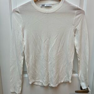 Zara White Long Sleeve light knit Top